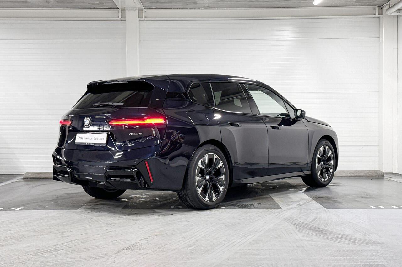 BMW iX xDrive45 | M-Sport Pro | Driving Assistant Plus | Harman/Kardon | Sky Lounge | Soft-Close Portieren | Comfort Access | Trekhaak