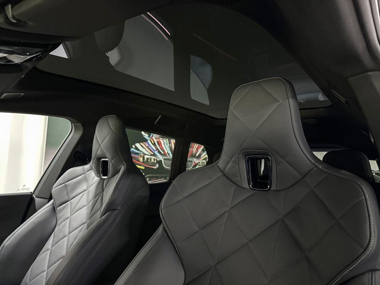 BMW iX xDrive60 | M-Sport Pro | Innovation Pack | Comfort Pack | Driving Assistant Professional | Parking Assistant Professional | Bowers&Wilkins | Sky Lounge | Soft-Close | Comfort Access | Trekhaak