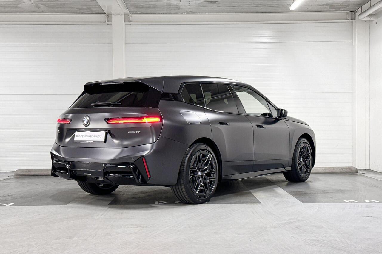 BMW iX xDrive60 | M-Sport Pro | Innovation Pack | Comfort Pack | Driving Assistant Professional | Parking Assistant Professional | Bowers&Wilkins | Sky Lounge | Soft-Close | Comfort Access | Trekhaak