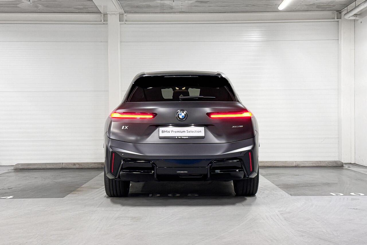BMW iX xDrive60 | M-Sport Pro | Innovation Pack | Comfort Pack | Driving Assistant Professional | Parking Assistant Professional | Bowers&Wilkins | Sky Lounge | Soft-Close | Comfort Access | Trekhaak