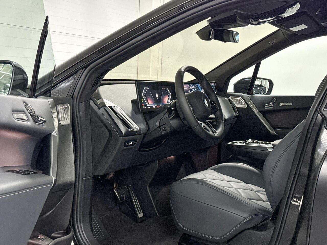 BMW iX xDrive60 | M-Sport Pro | Innovation Pack | Comfort Pack | Driving Assistant Professional | Parking Assistant Professional | Bowers&Wilkins | Sky Lounge | Soft-Close | Comfort Access | Trekhaak