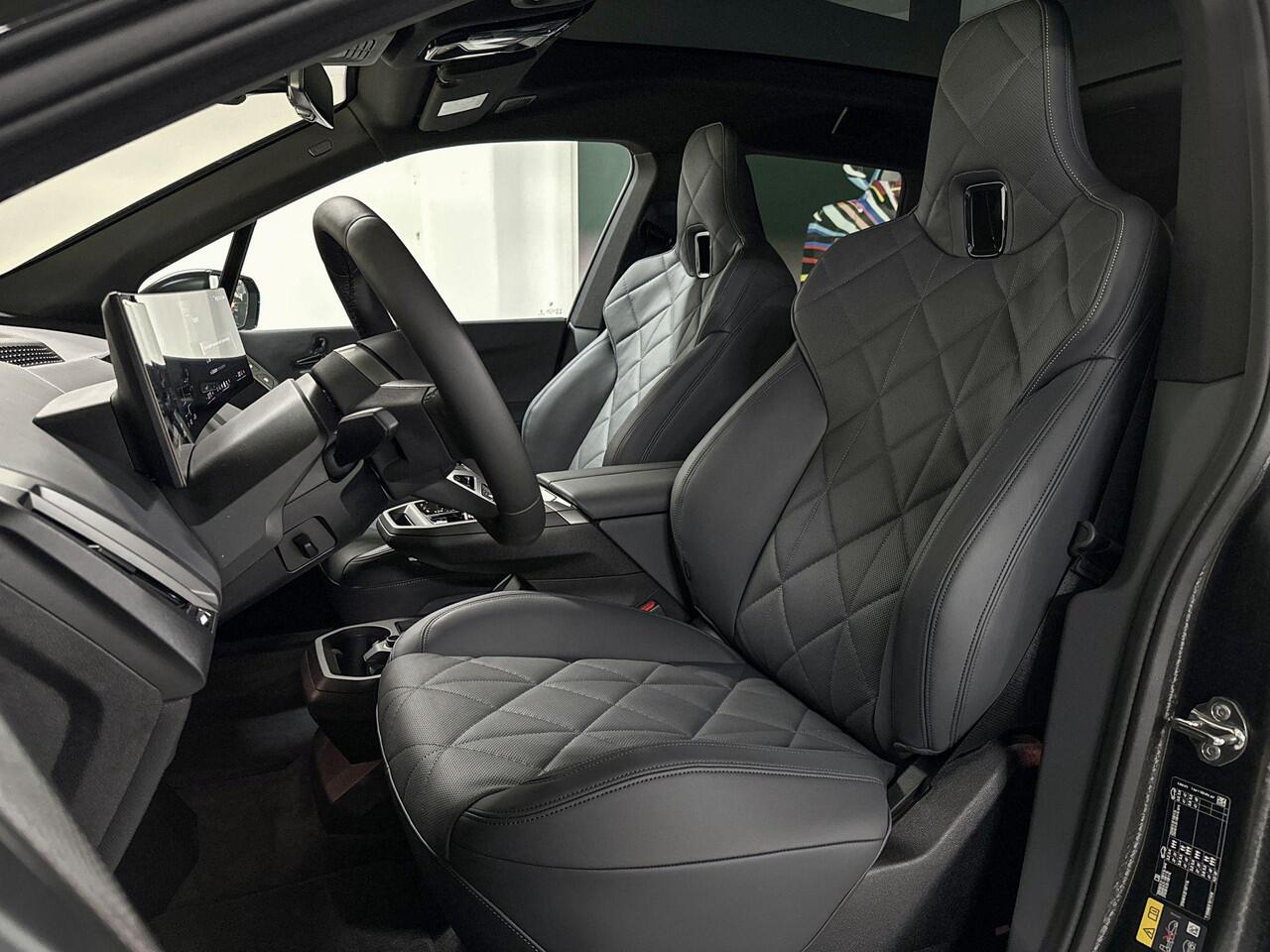 BMW iX xDrive60 | M-Sport Pro | Innovation Pack | Comfort Pack | Driving Assistant Professional | Parking Assistant Professional | Bowers&Wilkins | Sky Lounge | Soft-Close | Comfort Access | Trekhaak