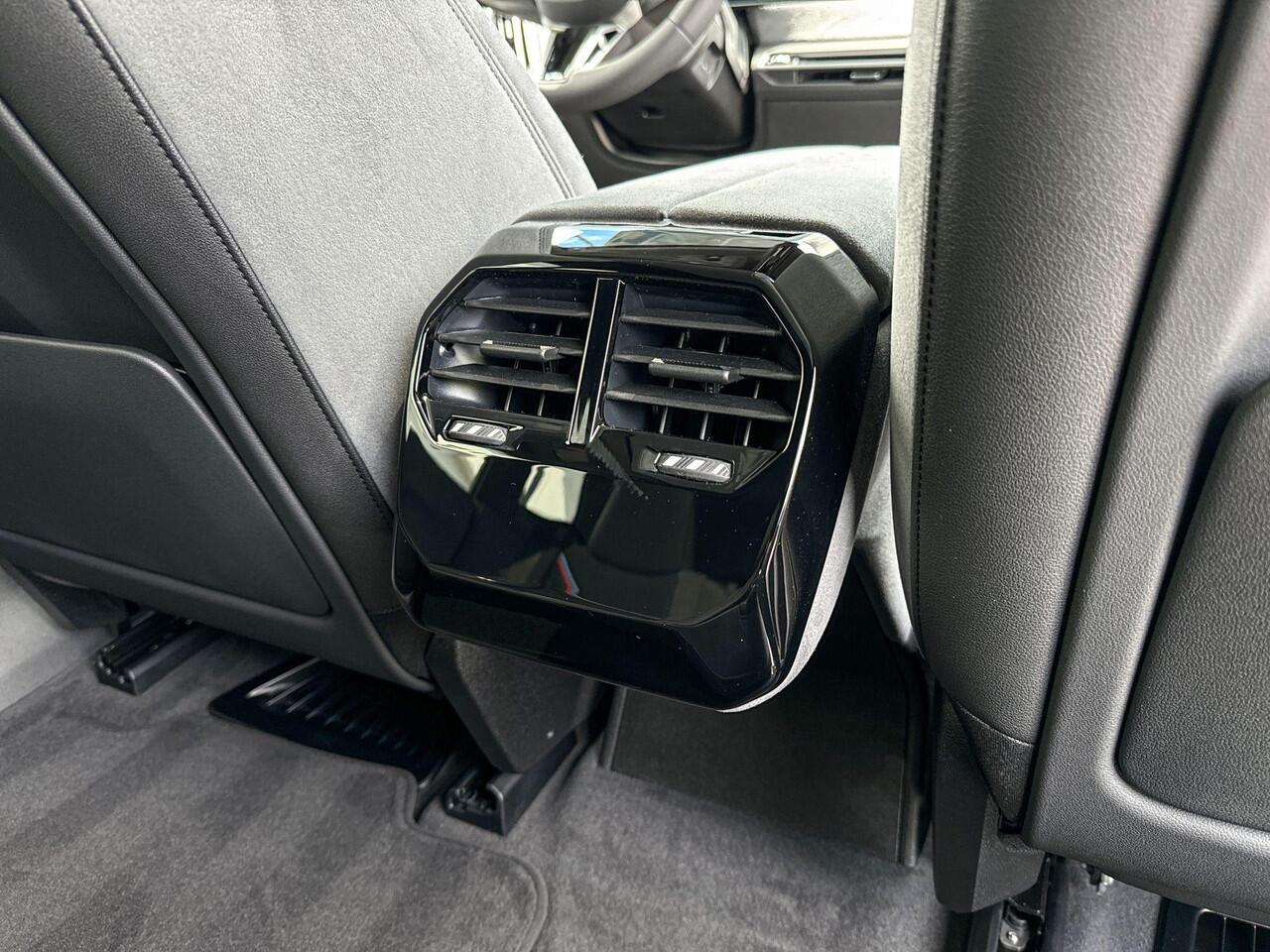 BMW iX xDrive45 101 kWh