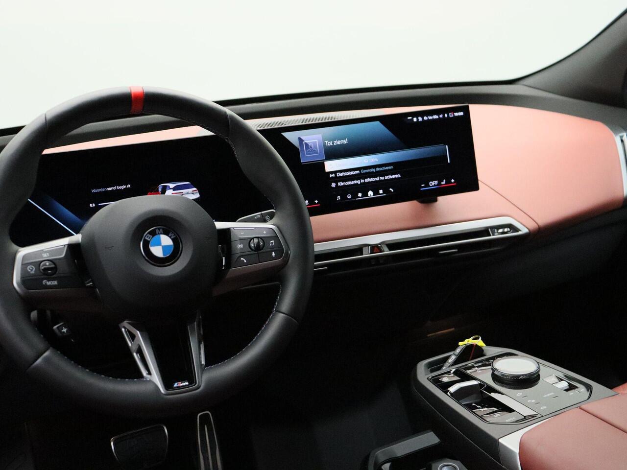 BMW iX xDrive M70 112 kWh M Sportpakket Pro | Trekhaak | Stoelventilatie | Driving Assist Prof | Bowers & Wilkins | 22" | Lentevoordeel