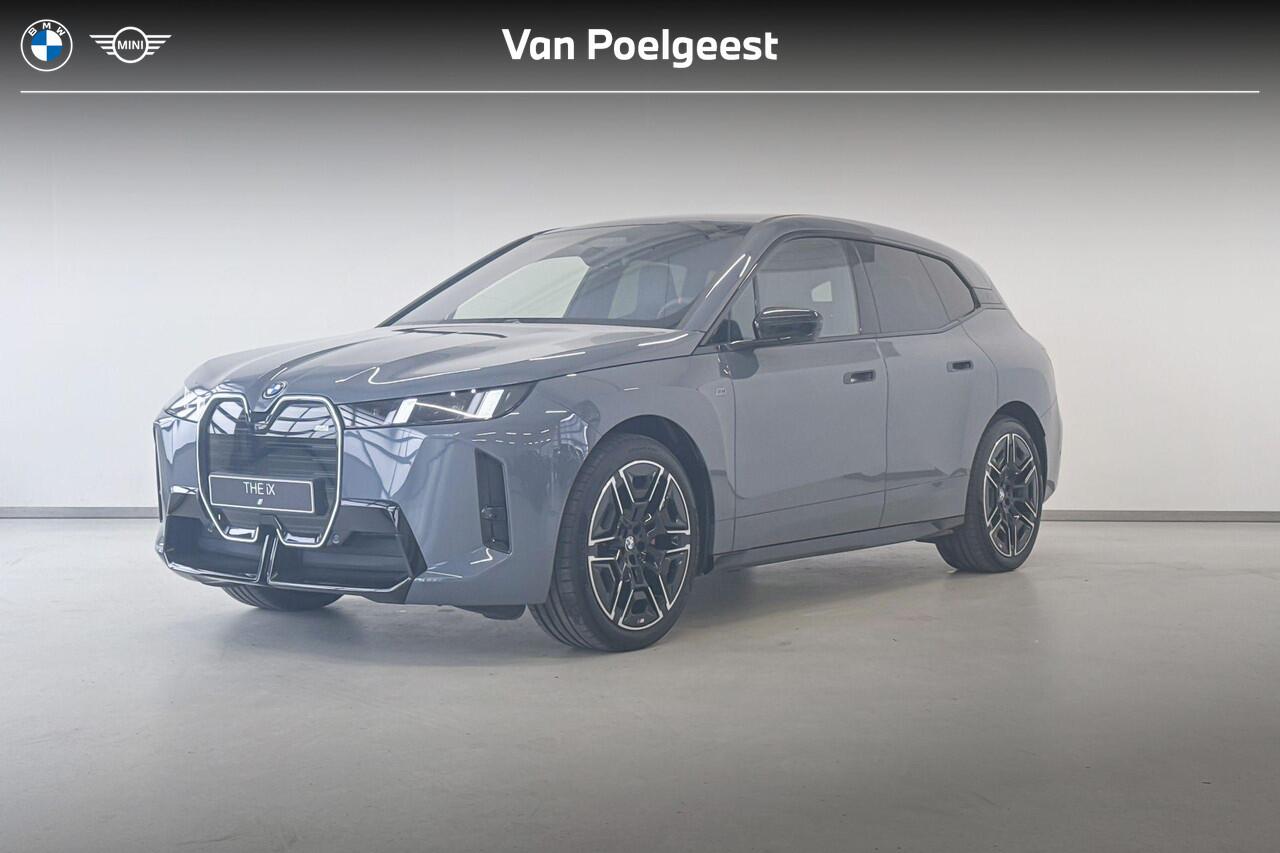 BMW iX xDrive M70 | Comfort Pack | Innovation Pack | Trekhaak | Showroomvoordeel