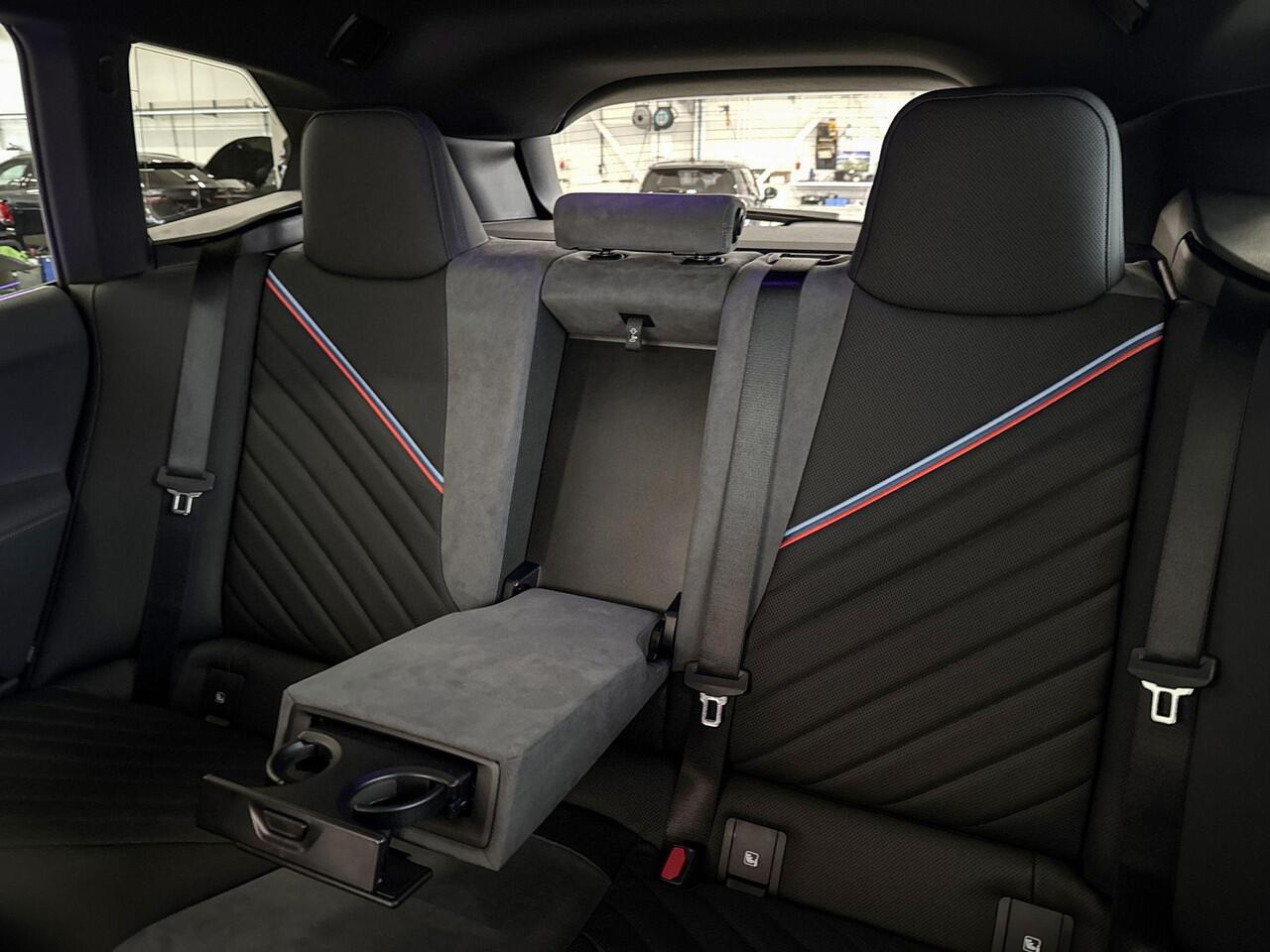 BMW iX xDrive M70 | Comfort Pack | Innovation Pack | Trekhaak | Showroomvoordeel