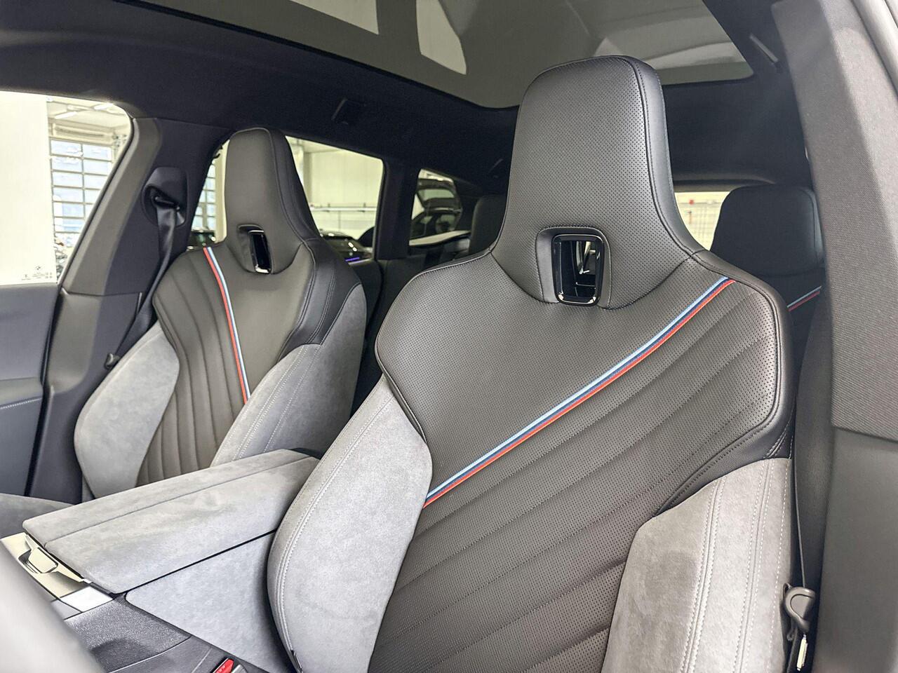 BMW iX xDrive M70 | Comfort Pack | Innovation Pack | Trekhaak | Showroomvoordeel