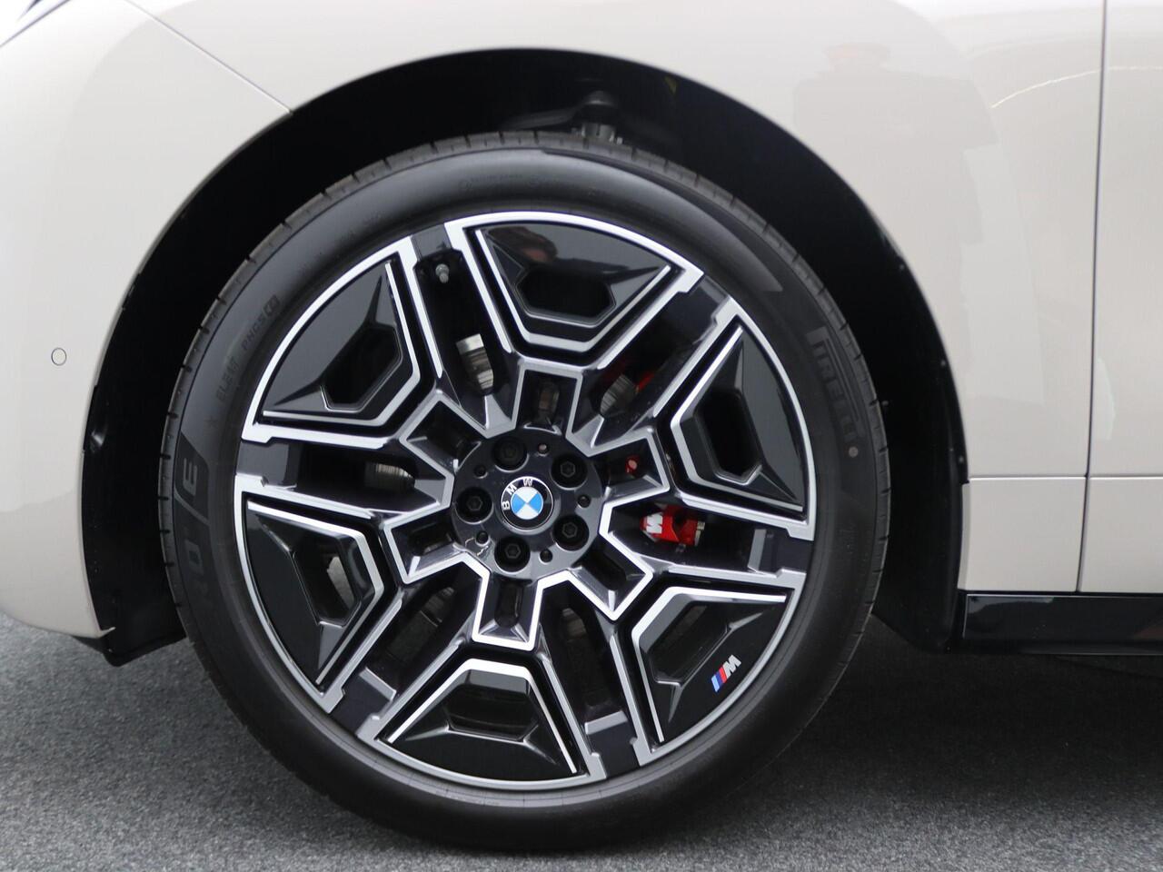 BMW iX xDrive60 | M Sportpakket Pro | Comfort Pack icm M Sportpakket | Innovation Pack