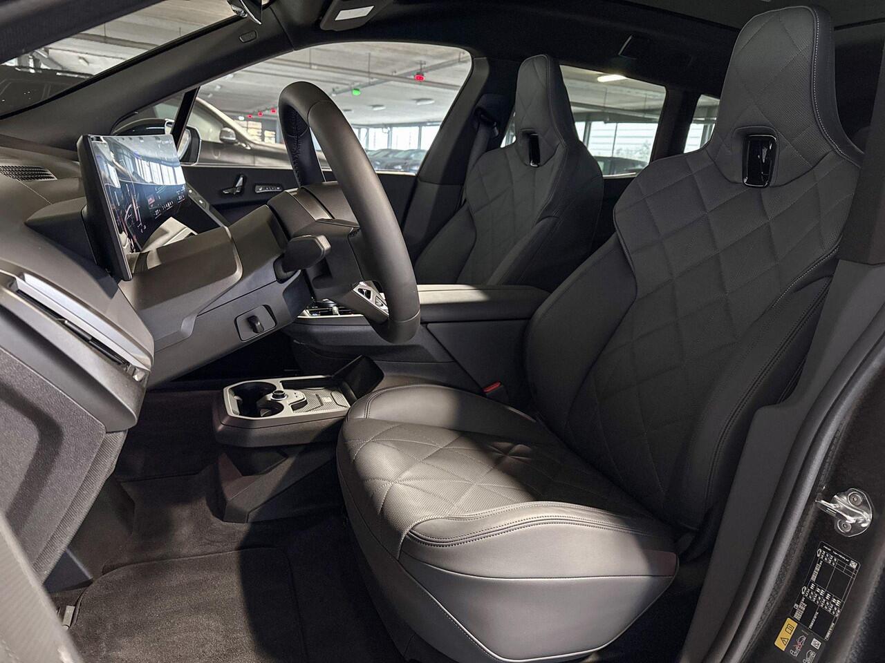 BMW iX xDrive45 101 kWh | M Sportpakket Pro | Comfort Pack | Innovation Pack