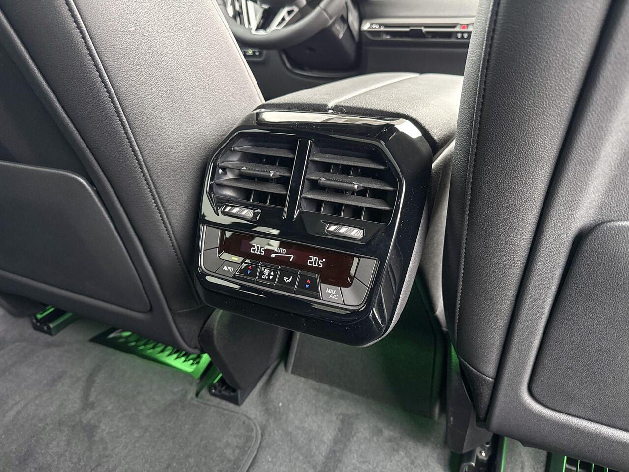 BMW iX xDrive40 High Executive Luchtvering / Harman Kardon Audio / Stoelventilatie / Stoelverwarming / Panoramadak
