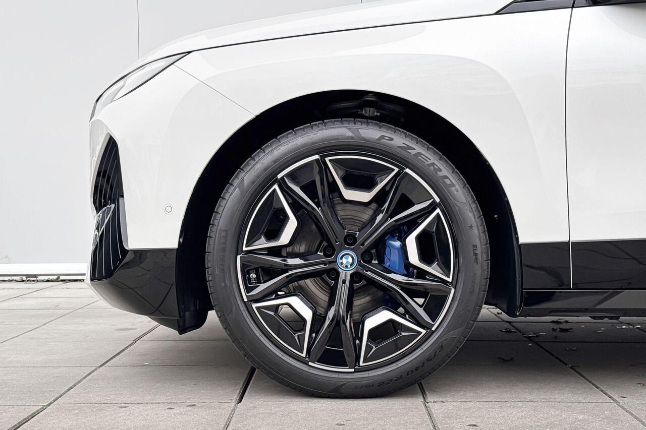 BMW iX xDrive40 High Executive Luchtvering / Harman Kardon Audio / Stoelventilatie / Stoelverwarming / Panoramadak