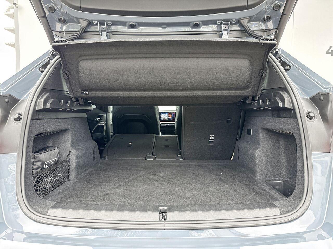 BMW iX1 xDrive30 M-Sport Comfort Acces / Stuurwielrand Verwarming / Stoelverwarming / Getinte Ramen Achter / Adaptieve Led / Head Up Display / Harman Kardon / Parking Plus / Shadow Line Pack / Selections