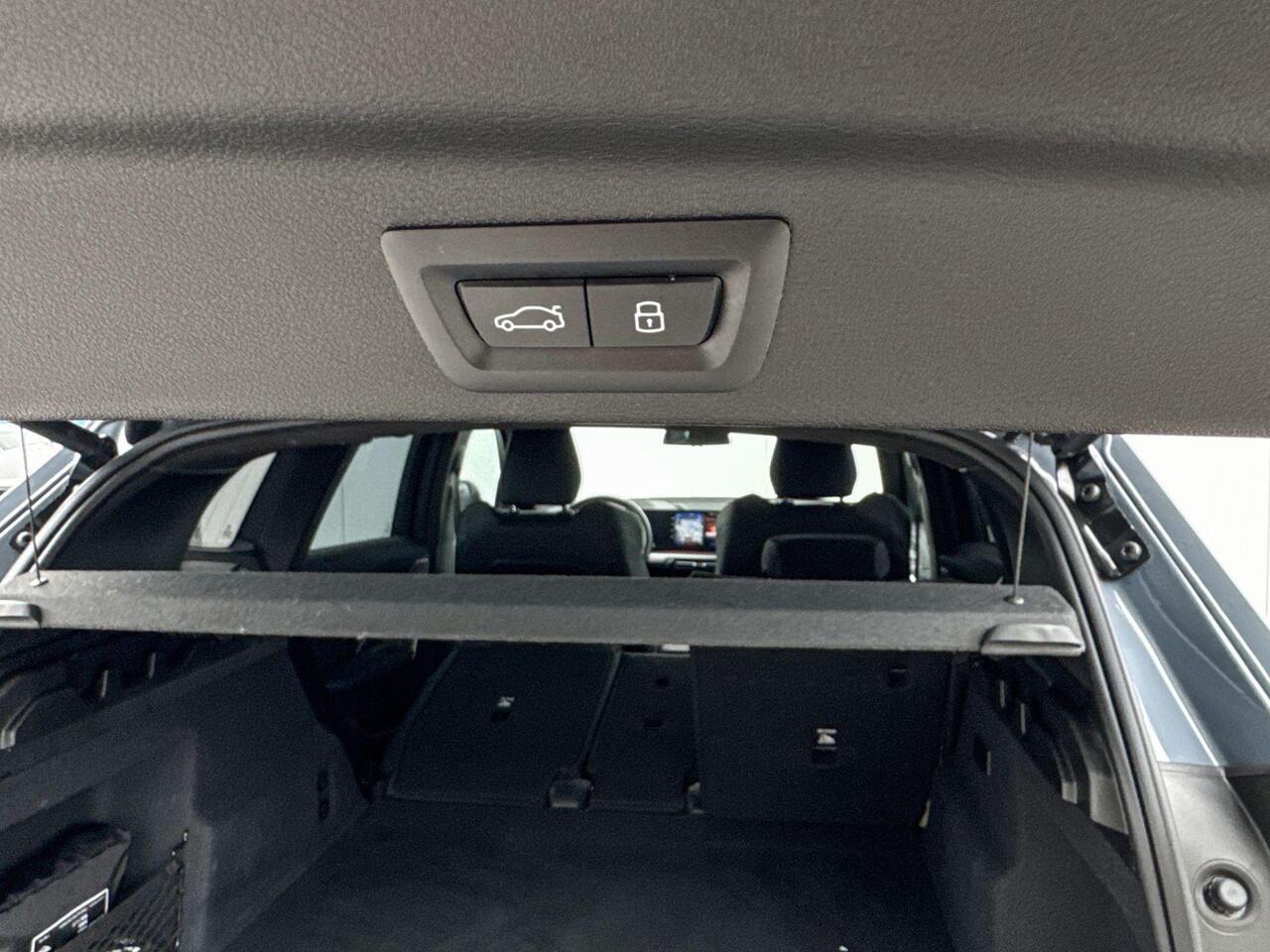 BMW iX1 xDrive30 M-Sport Comfort Acces / Stuurwielrand Verwarming / Stoelverwarming / Getinte Ramen Achter / Adaptieve Led / Head Up Display / Harman Kardon / Parking Plus / Shadow Line Pack / Selections