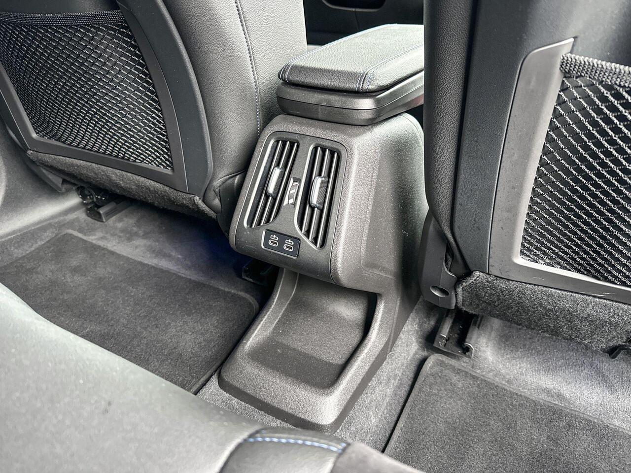 BMW iX1 xDrive30 M-Sport Comfort Acces / Stuurwielrand Verwarming / Stoelverwarming / Getinte Ramen Achter / Adaptieve Led / Head Up Display / Harman Kardon / Parking Plus / Shadow Line Pack / Selections