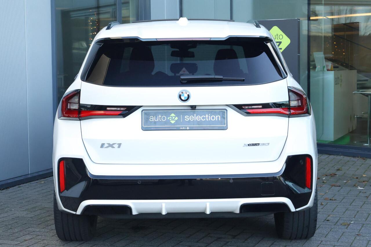 BMW iX1 xDrive30 Launch Edition 67 kWh / SoH 98,6% / M-Sport / Harman Kardon / Memory