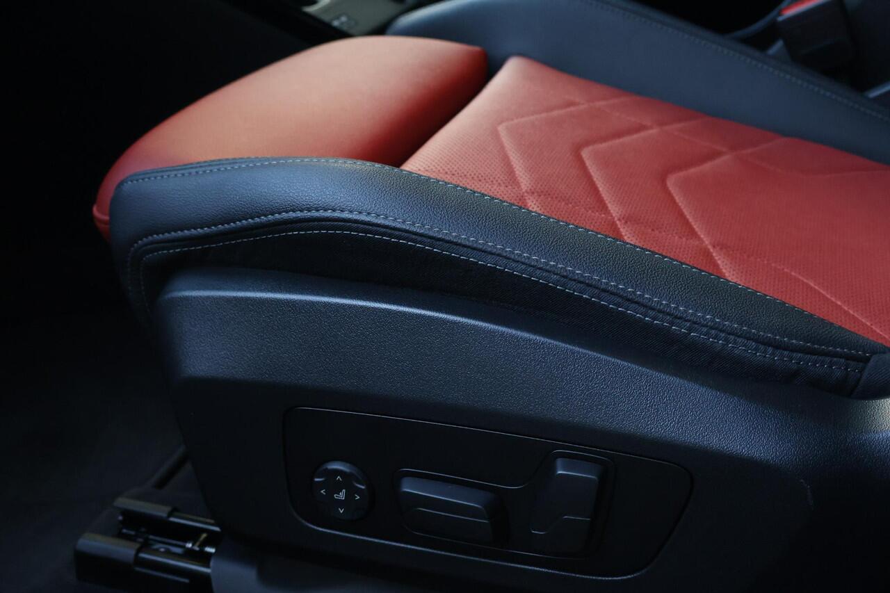 BMW iX1 xDrive30 Launch Edition 67 kWh / SoH 98,6% / M-Sport / Harman Kardon / Memory