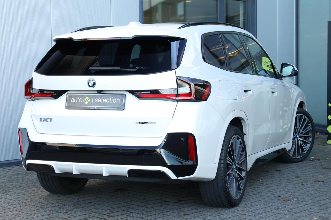 BMW iX1 xDrive30 Launch Edition 67 kWh / SoH 98,6% / M-Sport / Harman Kardon / Memory