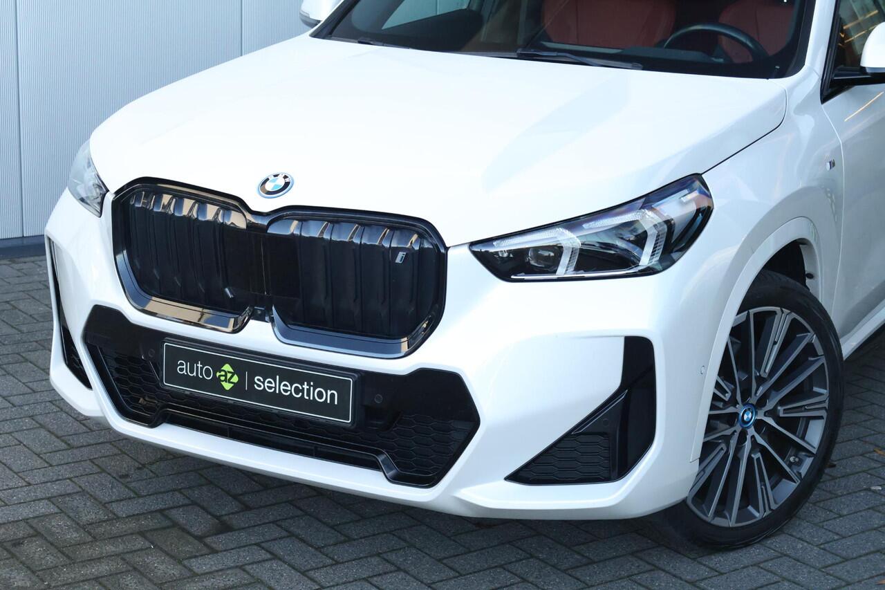 BMW iX1 xDrive30 Launch Edition 67 kWh / SoH 98,6% / M-Sport / Harman Kardon / Memory