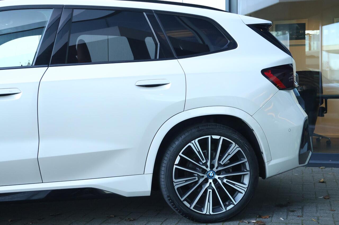 BMW iX1 xDrive30 Launch Edition 67 kWh / SoH 98,6% / M-Sport / Harman Kardon / Memory