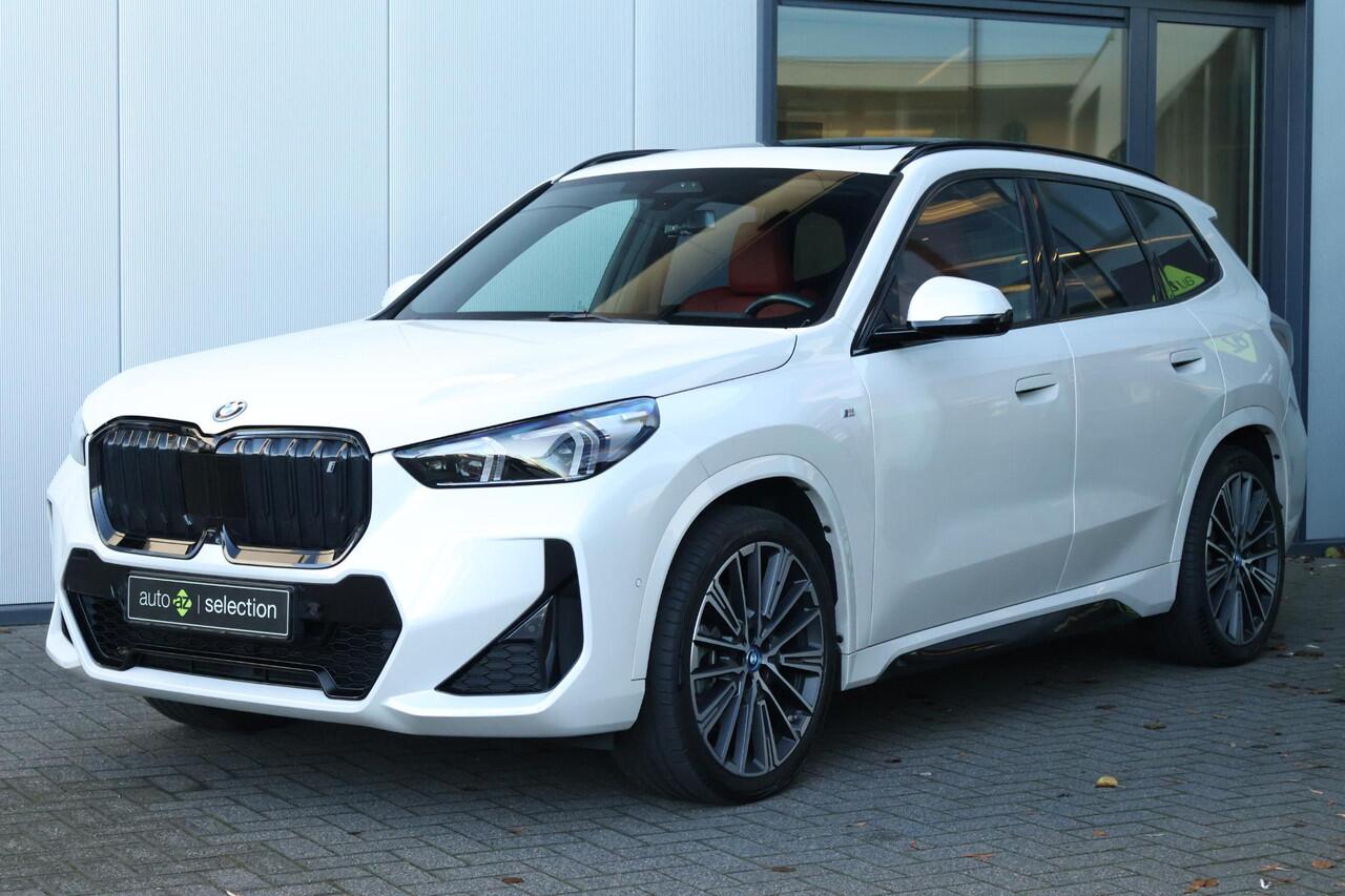 BMW iX1 xDrive30 Launch Edition 67 kWh / SoH 98,6% / M-Sport / Harman Kardon / Memory
