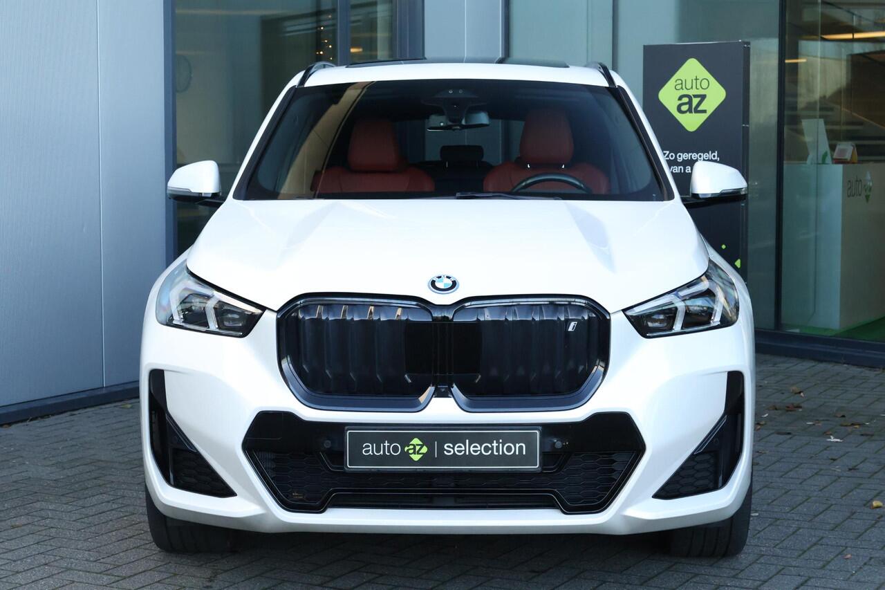 BMW iX1 xDrive30 Launch Edition 67 kWh / SoH 98,6% / M-Sport / Harman Kardon / Memory