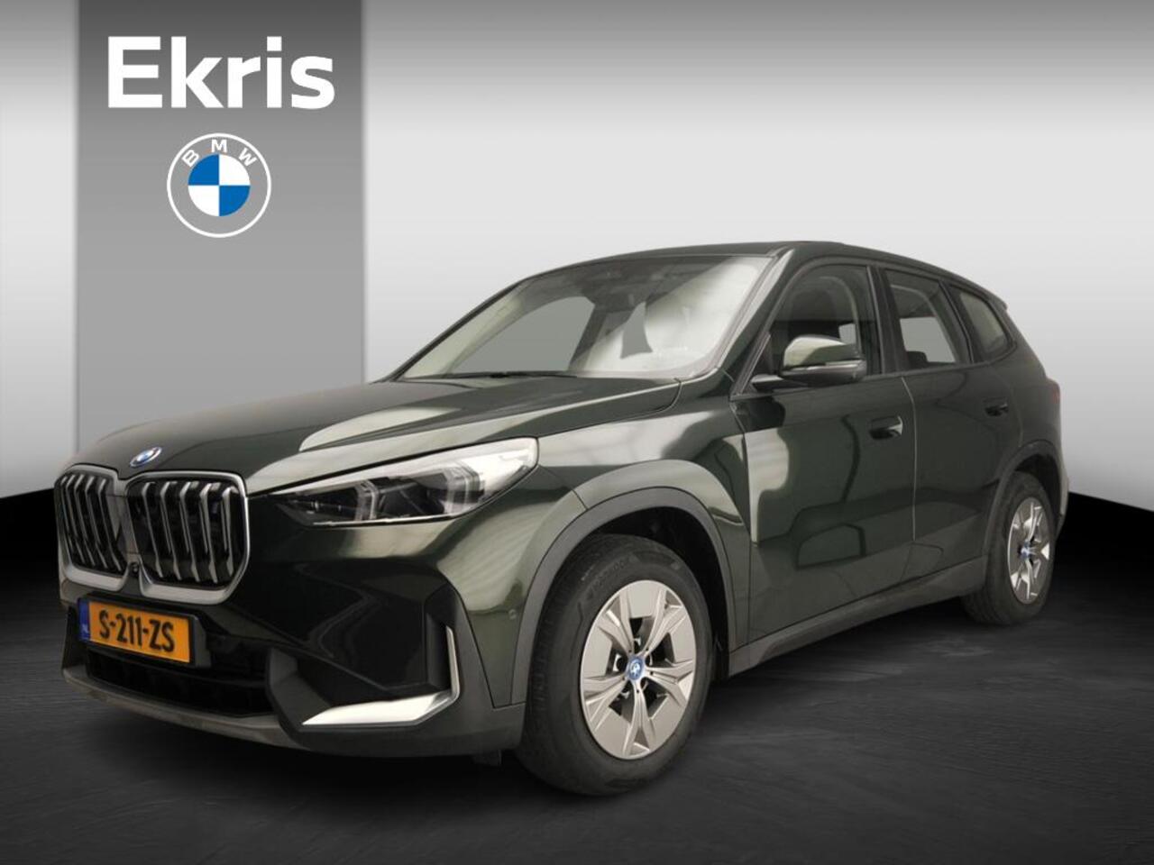 BMW iX1 xDrive30 | LED | HUD | Schuifdak | Stoelverwarming | Keyless go | Sportstoelen | DAB | Alu 17 inch