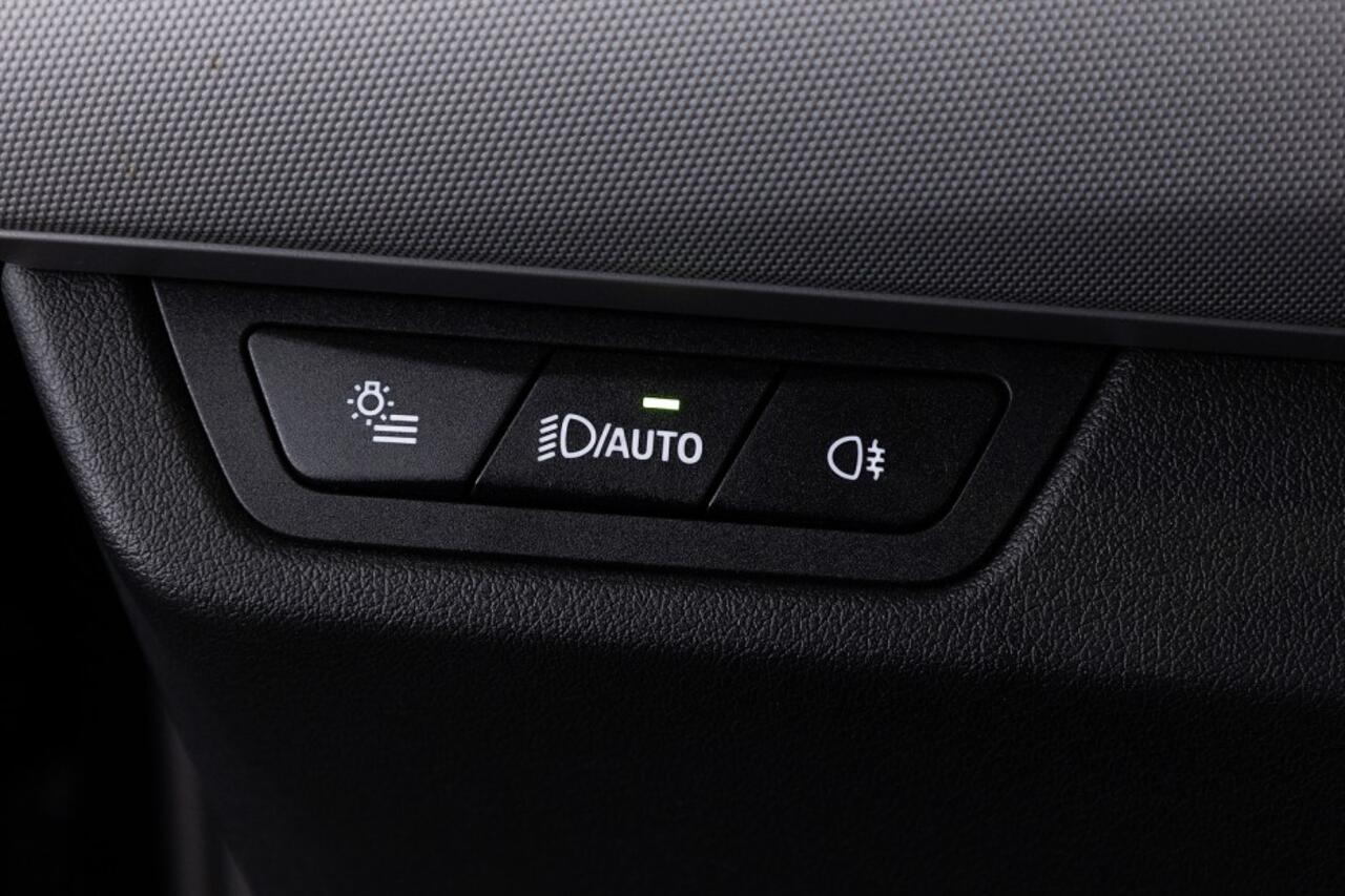 BMW iX1 xDrive30 Business Design *SOH 100%* NAVI | Full LED | VELGEN