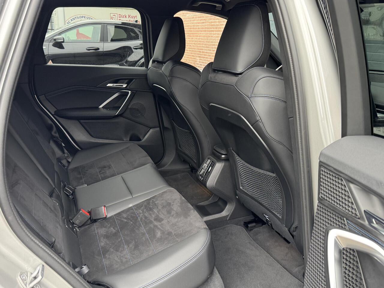 BMW iX1 XDRIVE30 LAUNCH EDITION 67 KWH I M-SPORTPAKKET I 99% SOH I APPLE CARPLAY I P-CAMERA