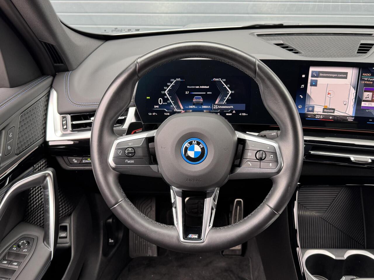 BMW iX1 XDRIVE30 LAUNCH EDITION 67 KWH I M-SPORTPAKKET I 99% SOH I APPLE CARPLAY I P-CAMERA