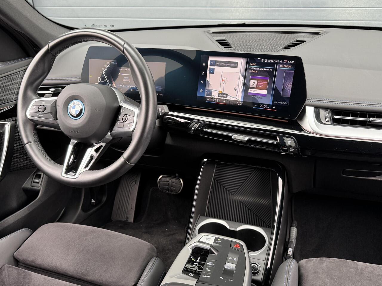 BMW iX1 XDRIVE30 LAUNCH EDITION 67 KWH I M-SPORTPAKKET I 99% SOH I APPLE CARPLAY I P-CAMERA
