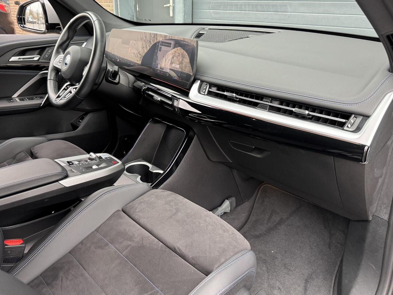 BMW iX1 XDRIVE30 LAUNCH EDITION 67 KWH I M-SPORTPAKKET I 99% SOH I APPLE CARPLAY I P-CAMERA