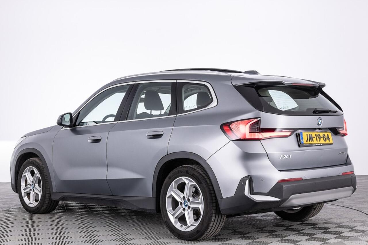 BMW iX1 xDrive30 Launch Edition 67 kWh *SOH 99%* PANORAMADAK | Head-Up | Frozen Pure Grey Metallic ! .