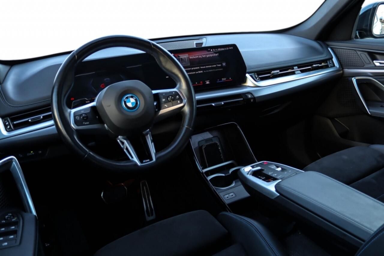 BMW iX1 30 xDrive 313 pk M Sport 100% SOH l Pano l Drive Assistant l Sha