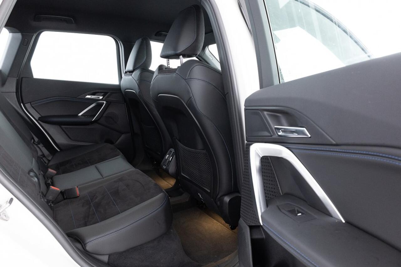 BMW iX1 eDrive20 67 kWh M-Sport *SOH 99%* Full LED | NAVI | CAMERA | Half LEDER