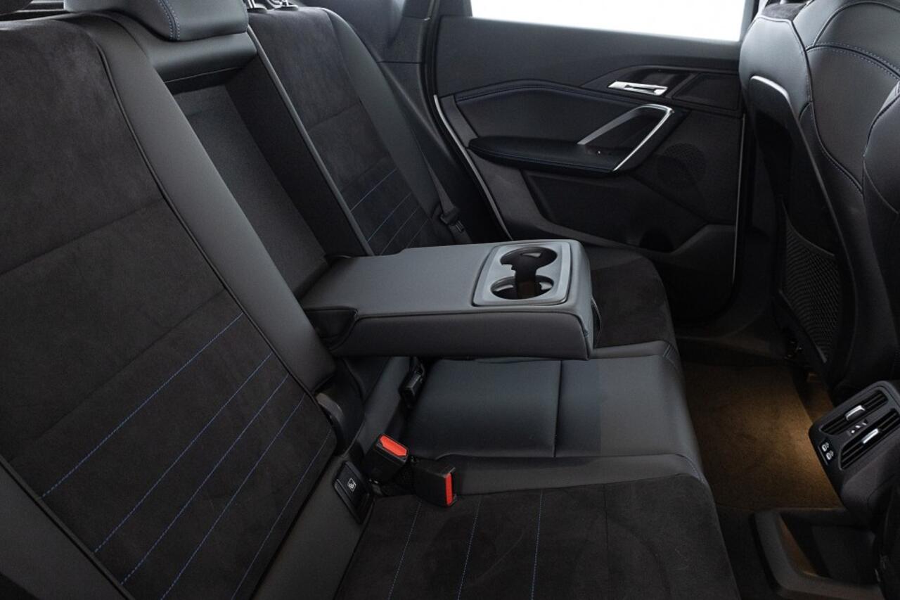 BMW iX1 eDrive20 67 kWh M-Sport *SOH 99%* Full LED | NAVI | CAMERA | Half LEDER