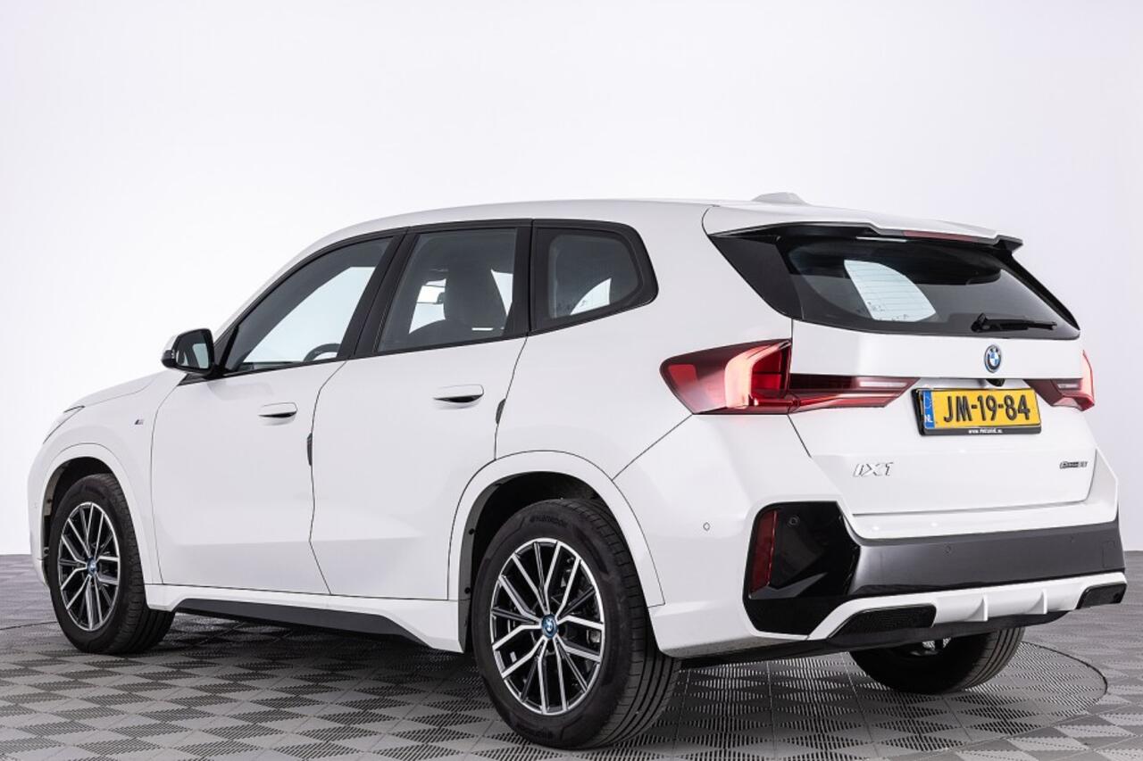 BMW iX1 eDrive20 67 kWh M-Sport *SOH 99%* Full LED | NAVI | CAMERA | Half LEDER