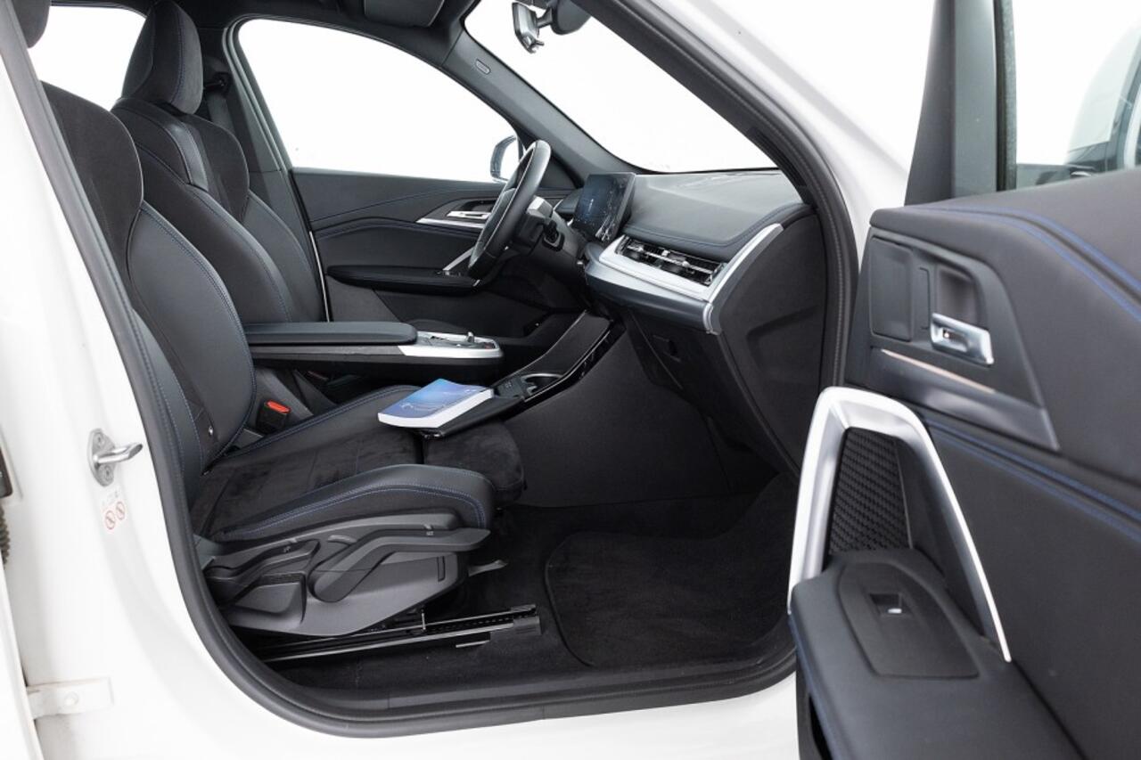 BMW iX1 eDrive20 67 kWh M-Sport *SOH 99%* Full LED | NAVI | CAMERA | Half LEDER