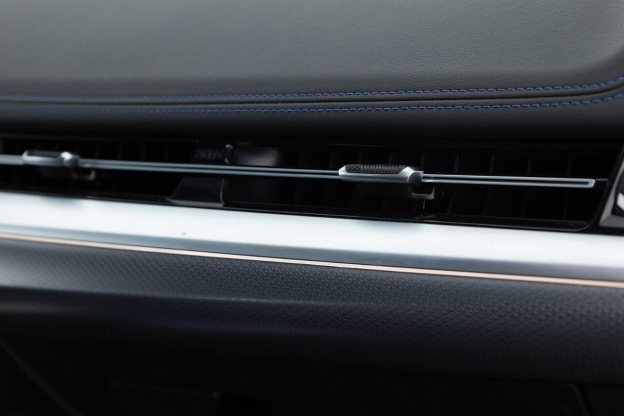 BMW iX1 eDrive20 67 kWh M-Sport *SOH 99%* Full LED | NAVI | CAMERA | Half LEDER