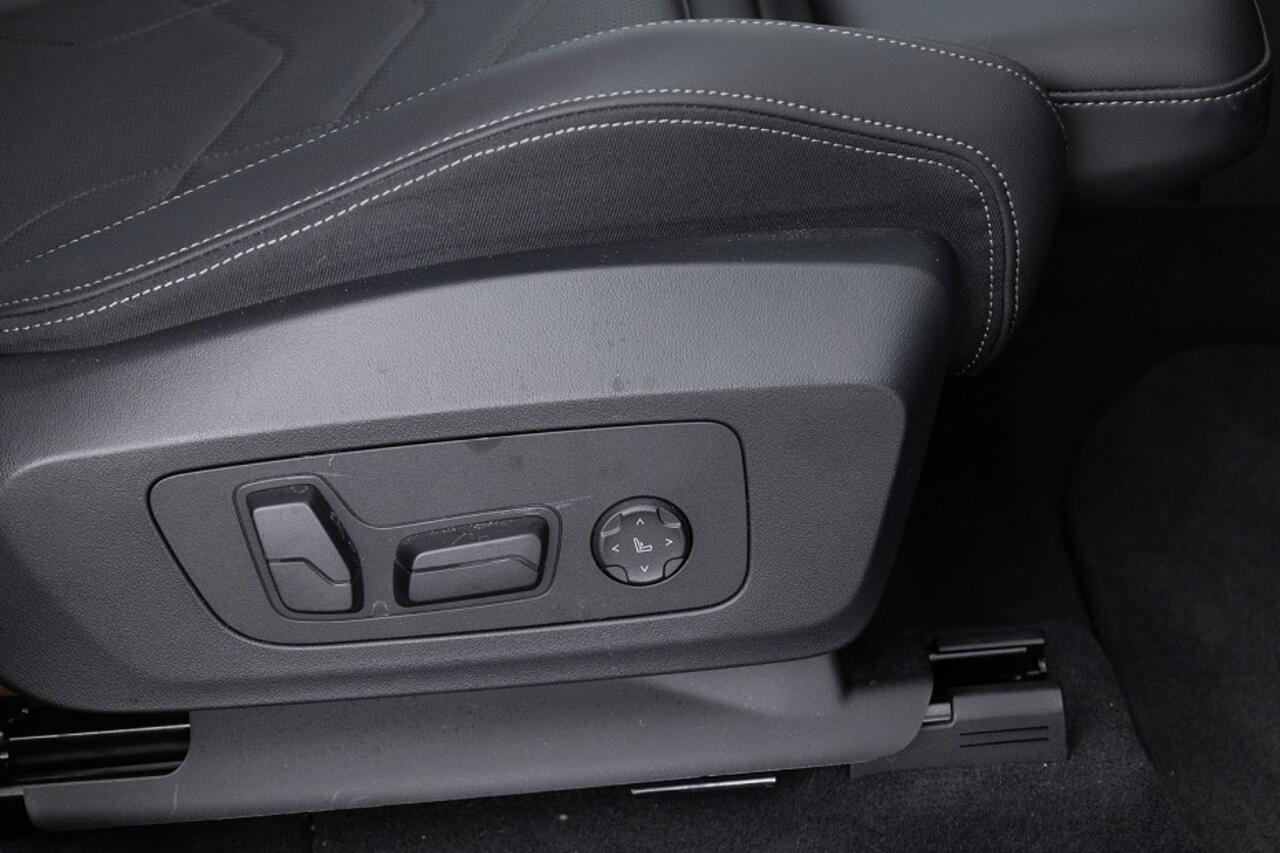 BMW iX1 eDrive20 67 kWh *SOH 100%* PANORAMADAK | harman/kardon | LEDER | Head-Up .