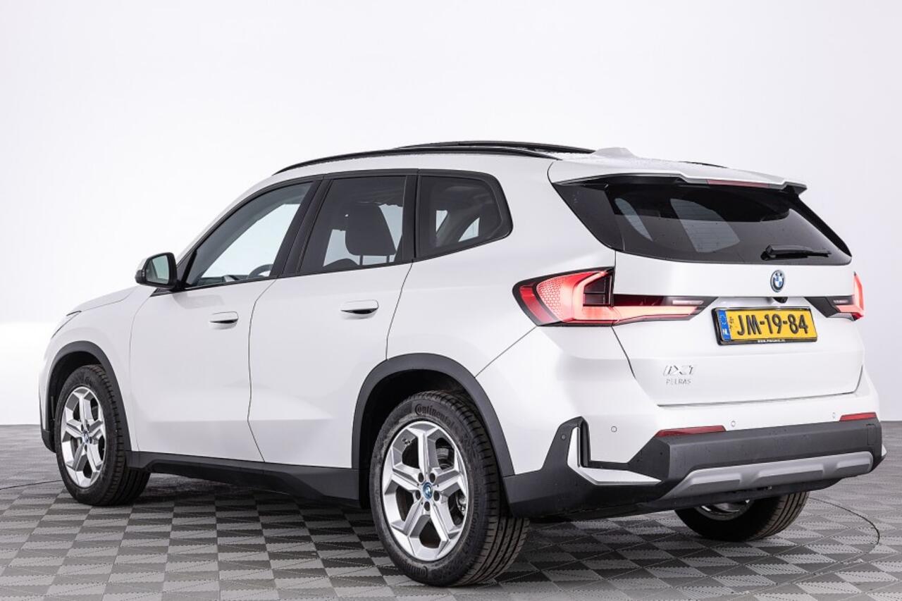 BMW iX1 eDrive20 67 kWh *SOH 100%* PANORAMADAK | harman/kardon | LEDER | Head-Up .