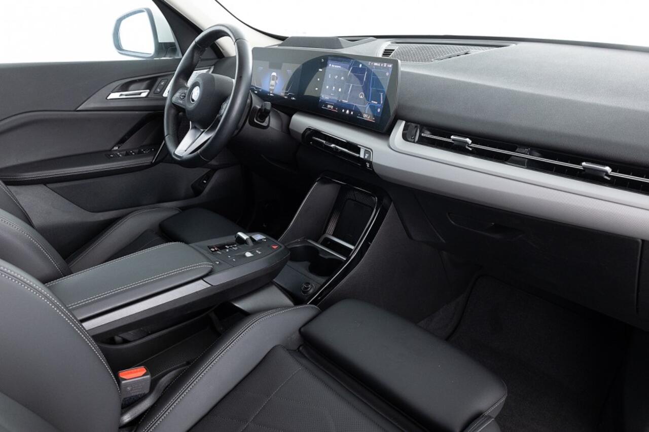 BMW iX1 eDrive20 67 kWh *SOH 100%* PANORAMADAK | harman/kardon | LEDER | Head-Up .