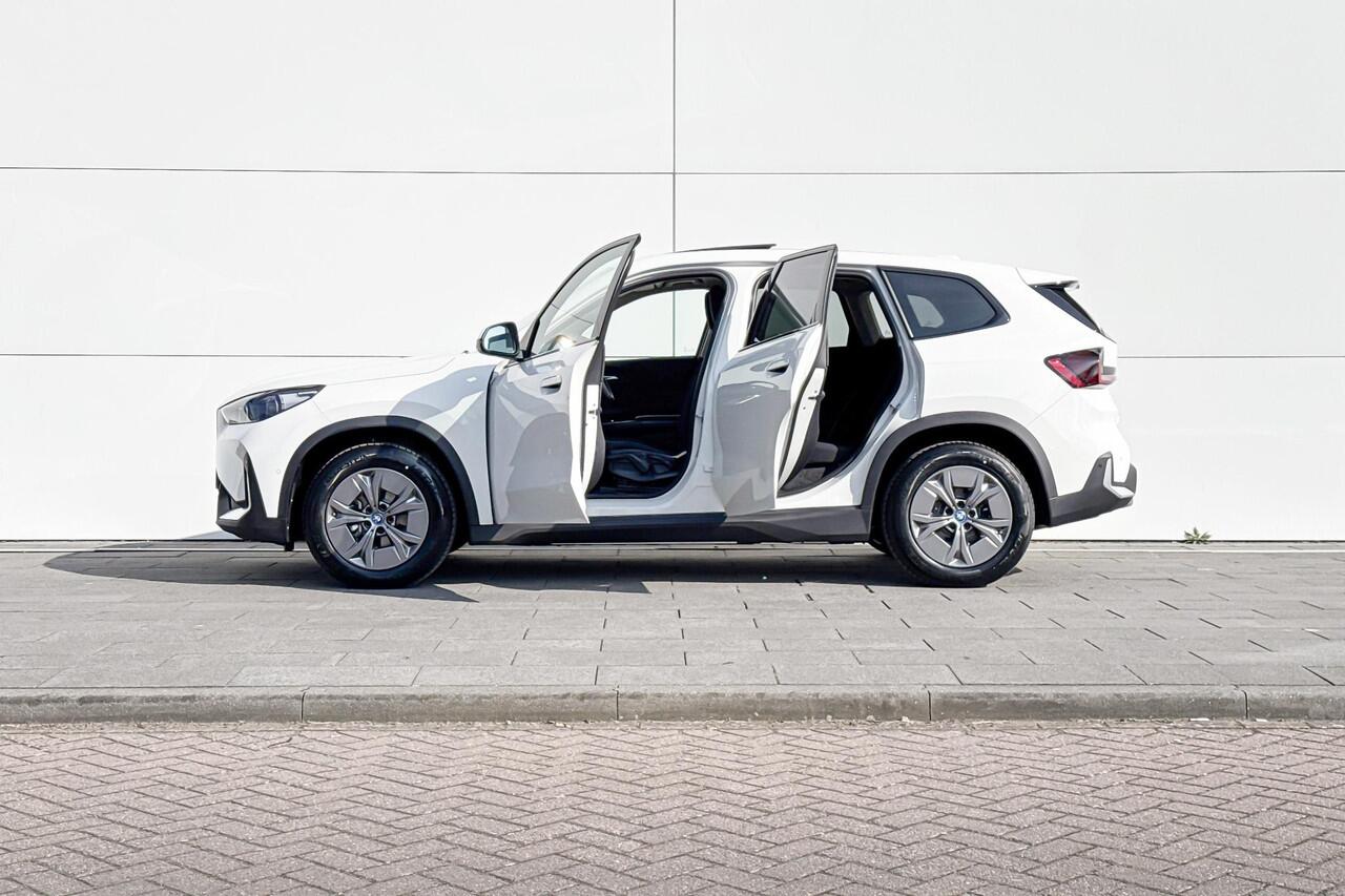 BMW iX1 eDrive20 Premium Travel Pack Premium Pack | Travel Pack | Panoramadak