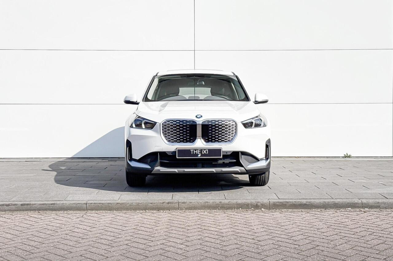 BMW iX1 eDrive20 Premium Travel Pack Premium Pack | Travel Pack | Panoramadak