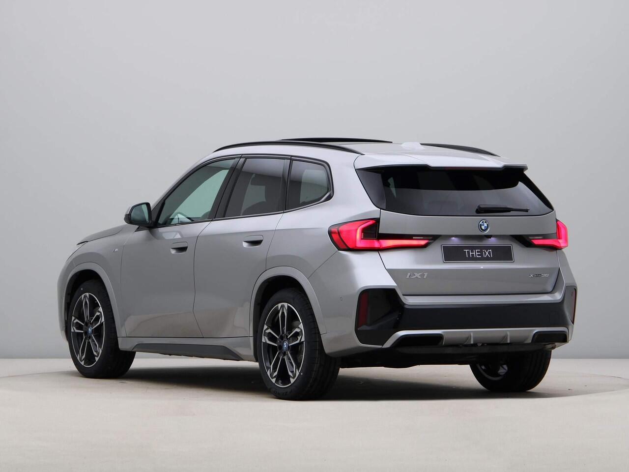 BMW iX1 xDrive30 67 kWh | M-Sportpakket | Trekhaak | 19inch | Ekris Selection