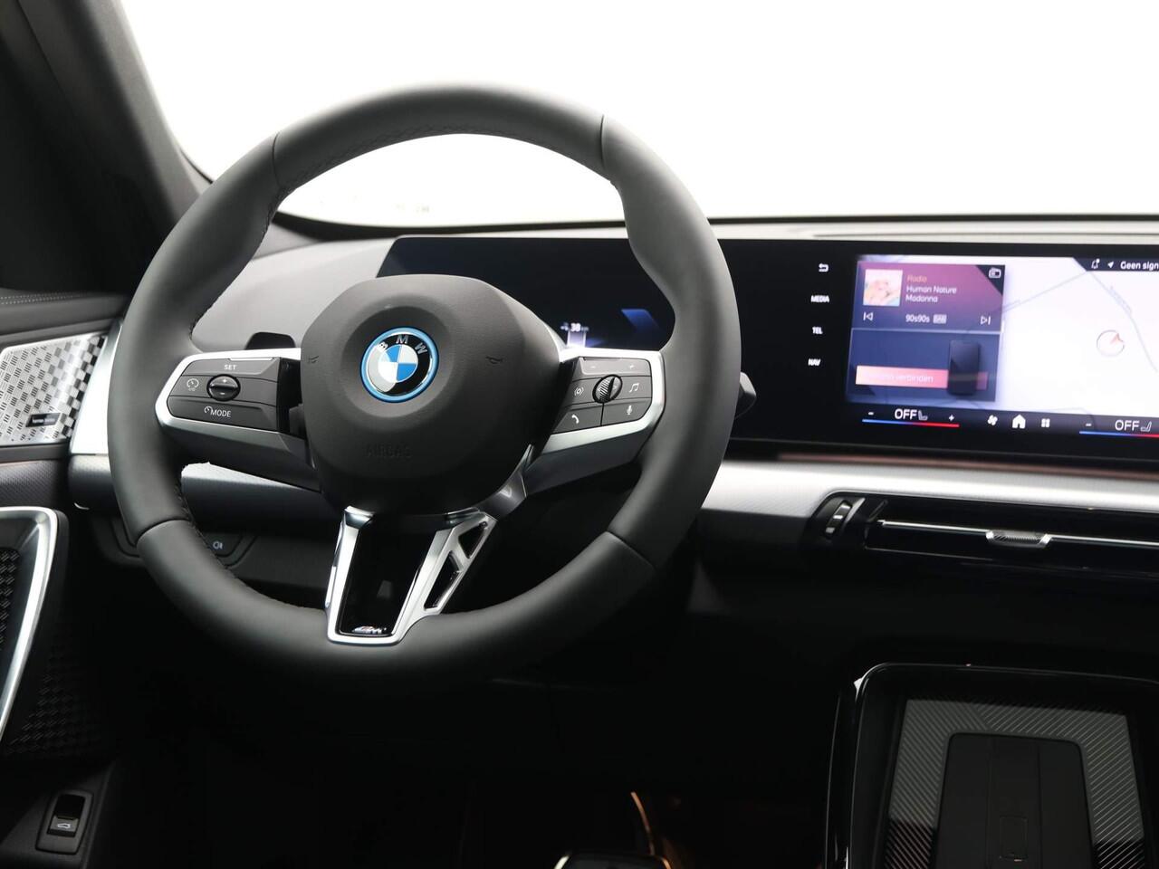 BMW iX1 xDrive30 67 kWh | M-Sportpakket | Trekhaak | 19inch | Ekris Selection