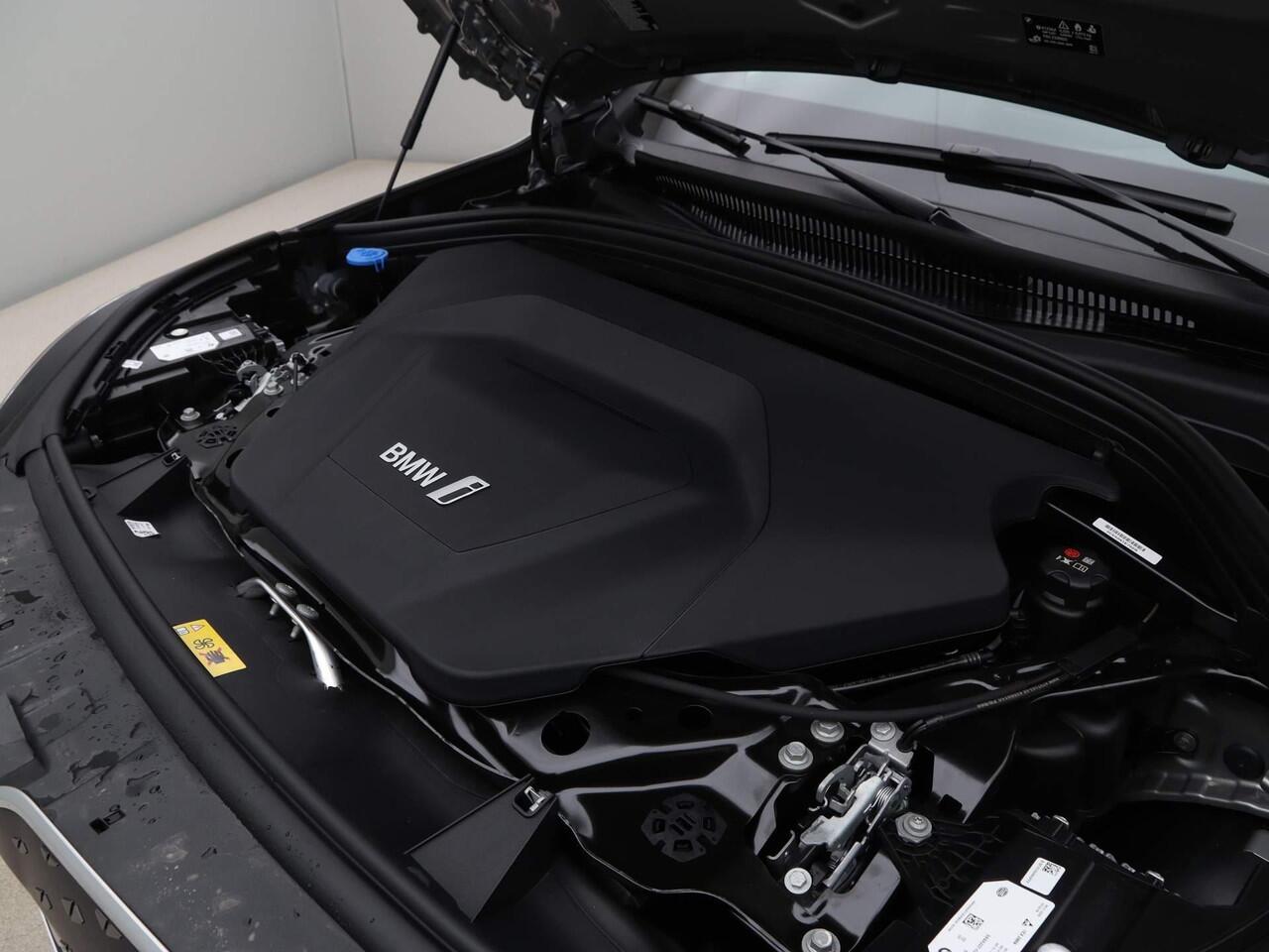 BMW iX1 xDrive30 67 kWh | M-Sportpakket | Trekhaak | 19inch | Ekris Selection