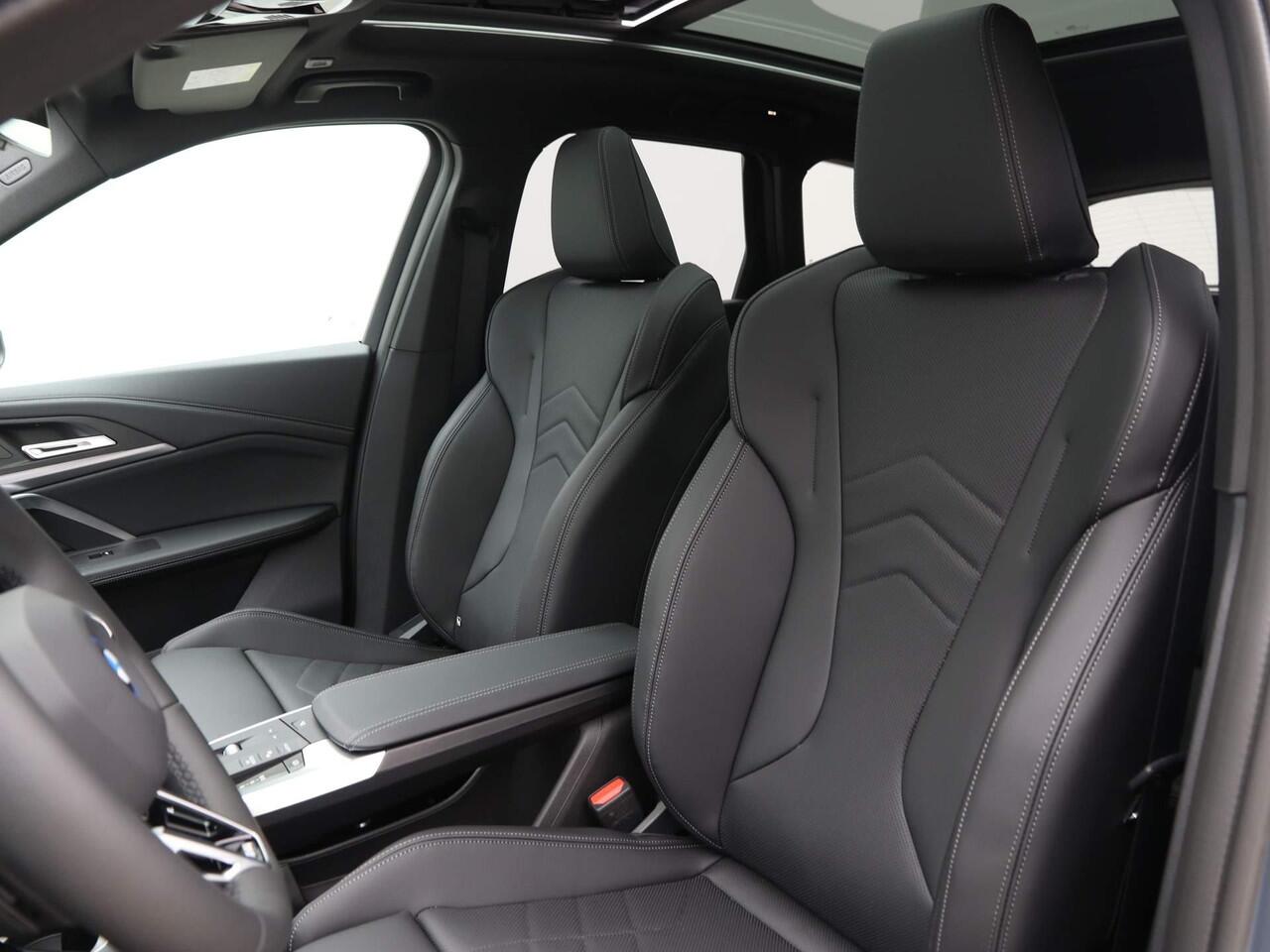 BMW iX1 xDrive30 67 kWh | M-Sportpakket | Trekhaak | 19inch | Ekris Selection