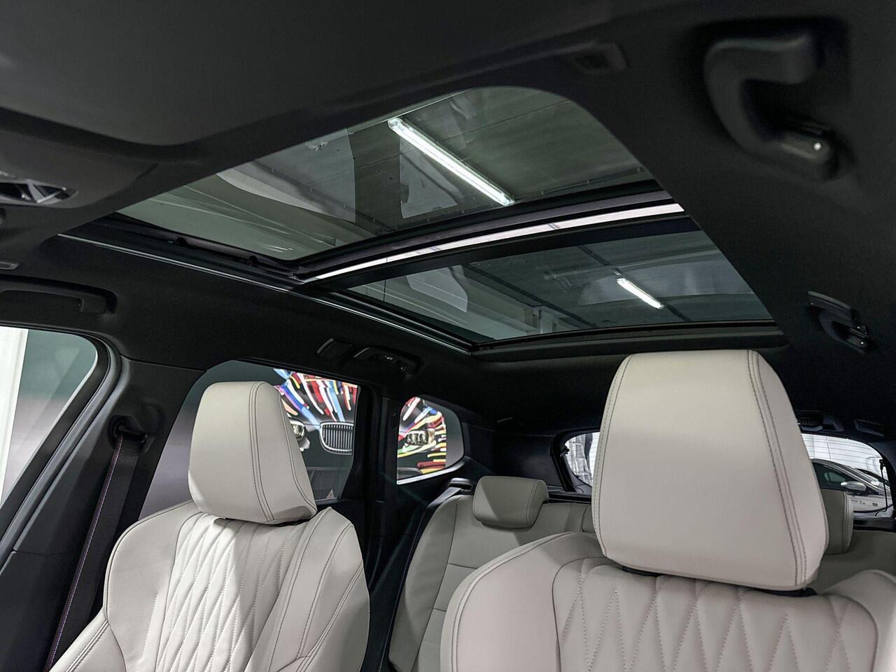 BMW iX1 eDrive20 | M-Sport Pro | Travel Pack | Innovation Pack | Driving Assistant Plus | Harman/Kardon | Comfort Access | Trekhaak | Selections