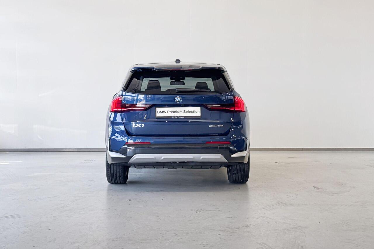 BMW iX1 eDrive20 xLine | Selections