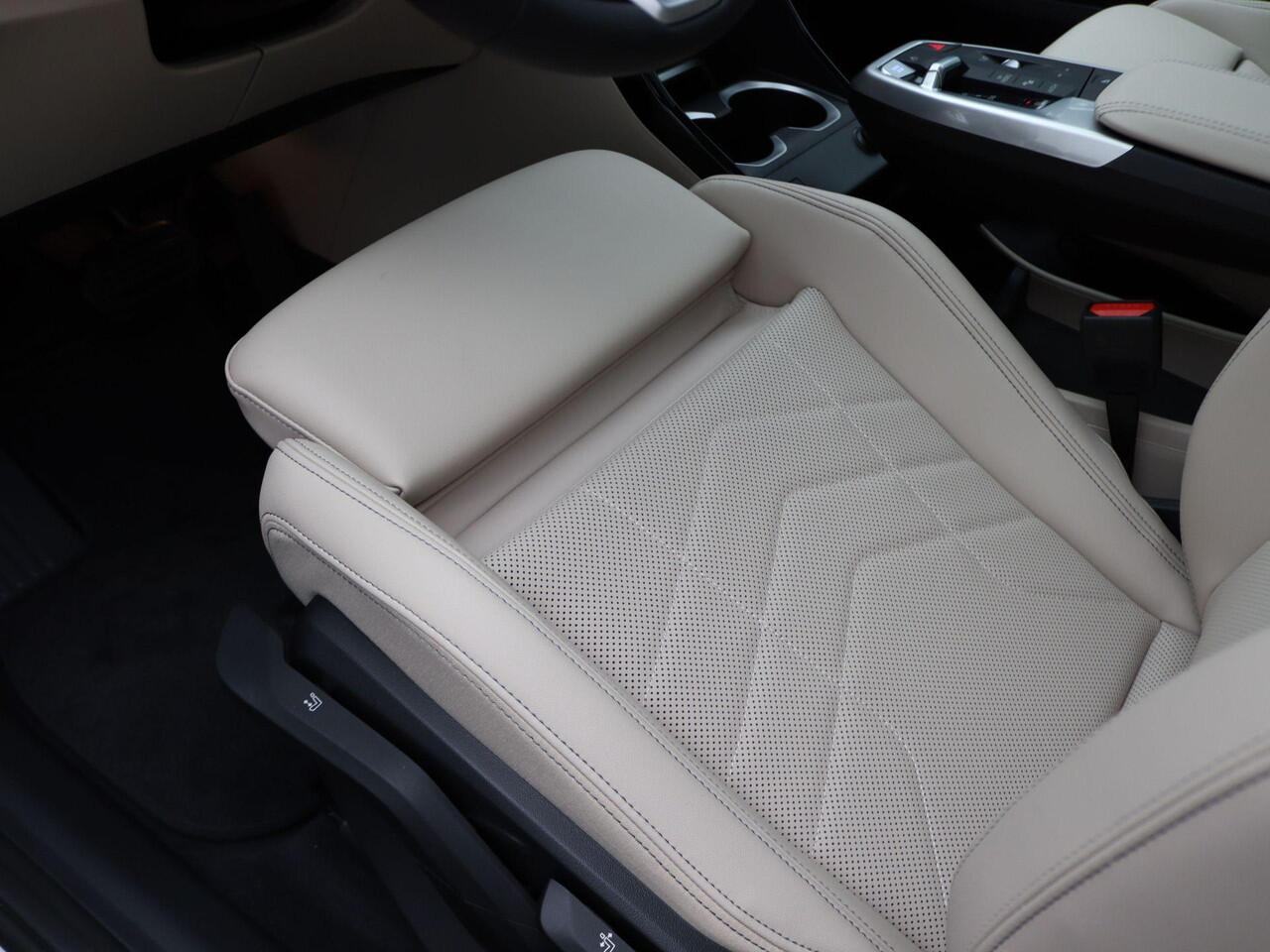 BMW iX1 eDrive20 | Model xLine | Innovation Package | Travel Package